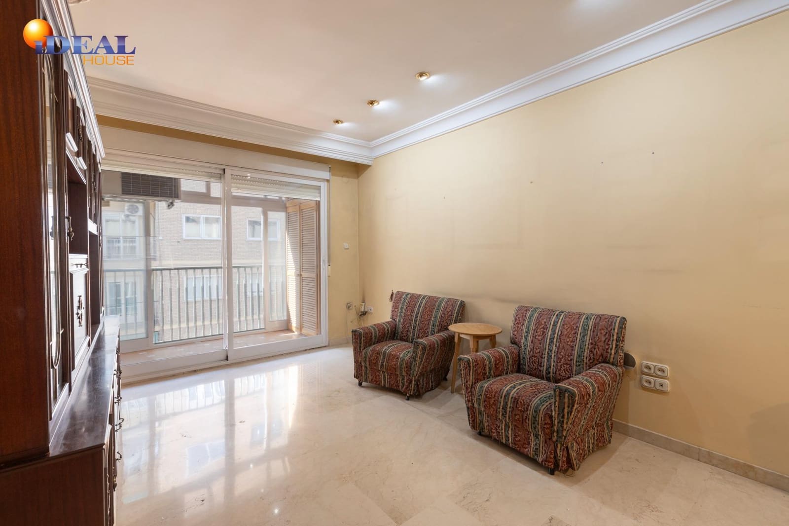 4 bedroom Flat for sale in Granada city with garage - € 420,000 (Ref: 9456190)