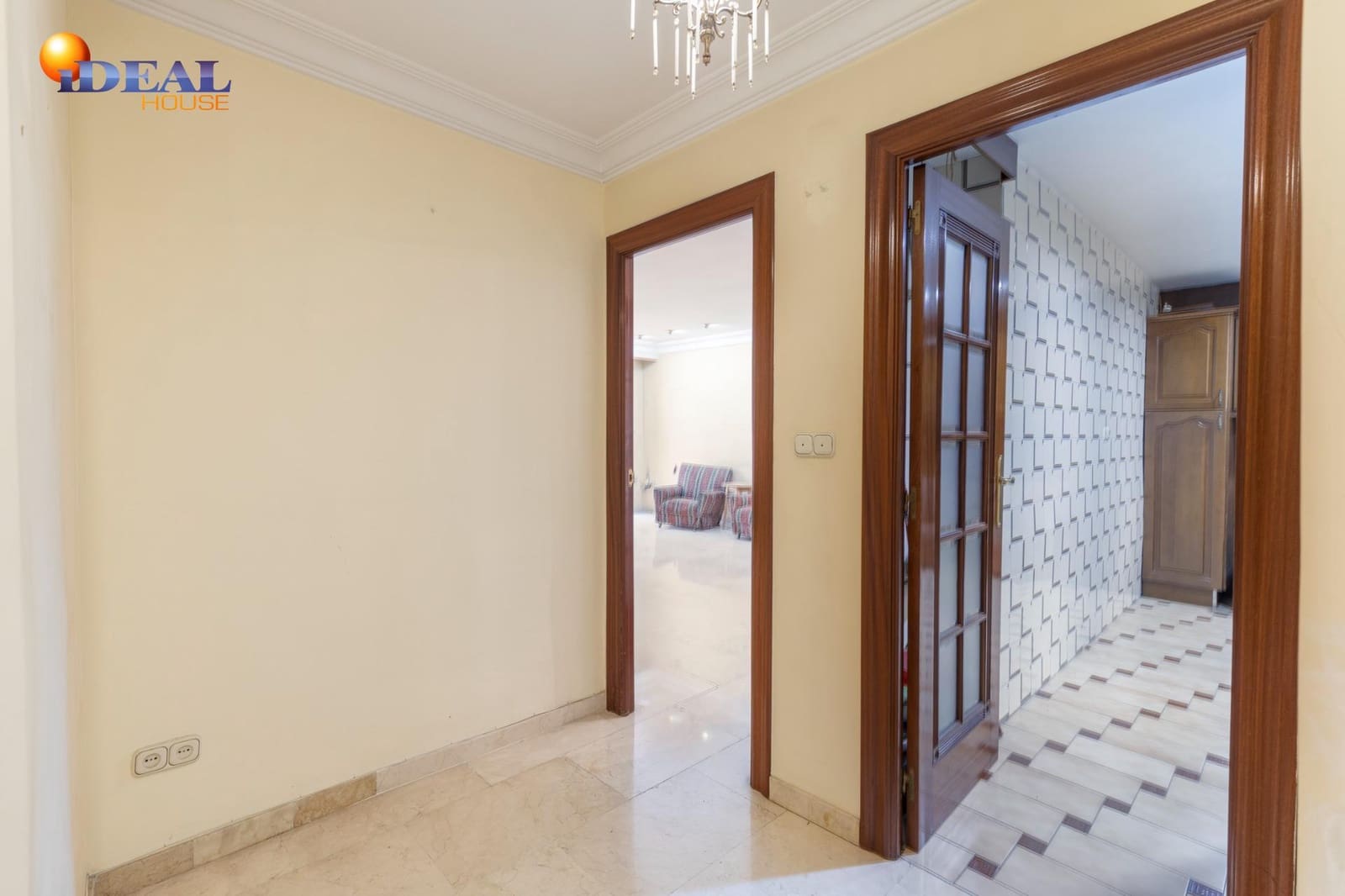 4 bedroom Flat for sale in Granada city with garage - € 420,000 (Ref: 9456190)