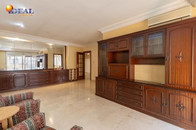 4 slaapkamer Flat te koop in Centro, Granada stad met garage - € 420.000 (Ref: 9456190)