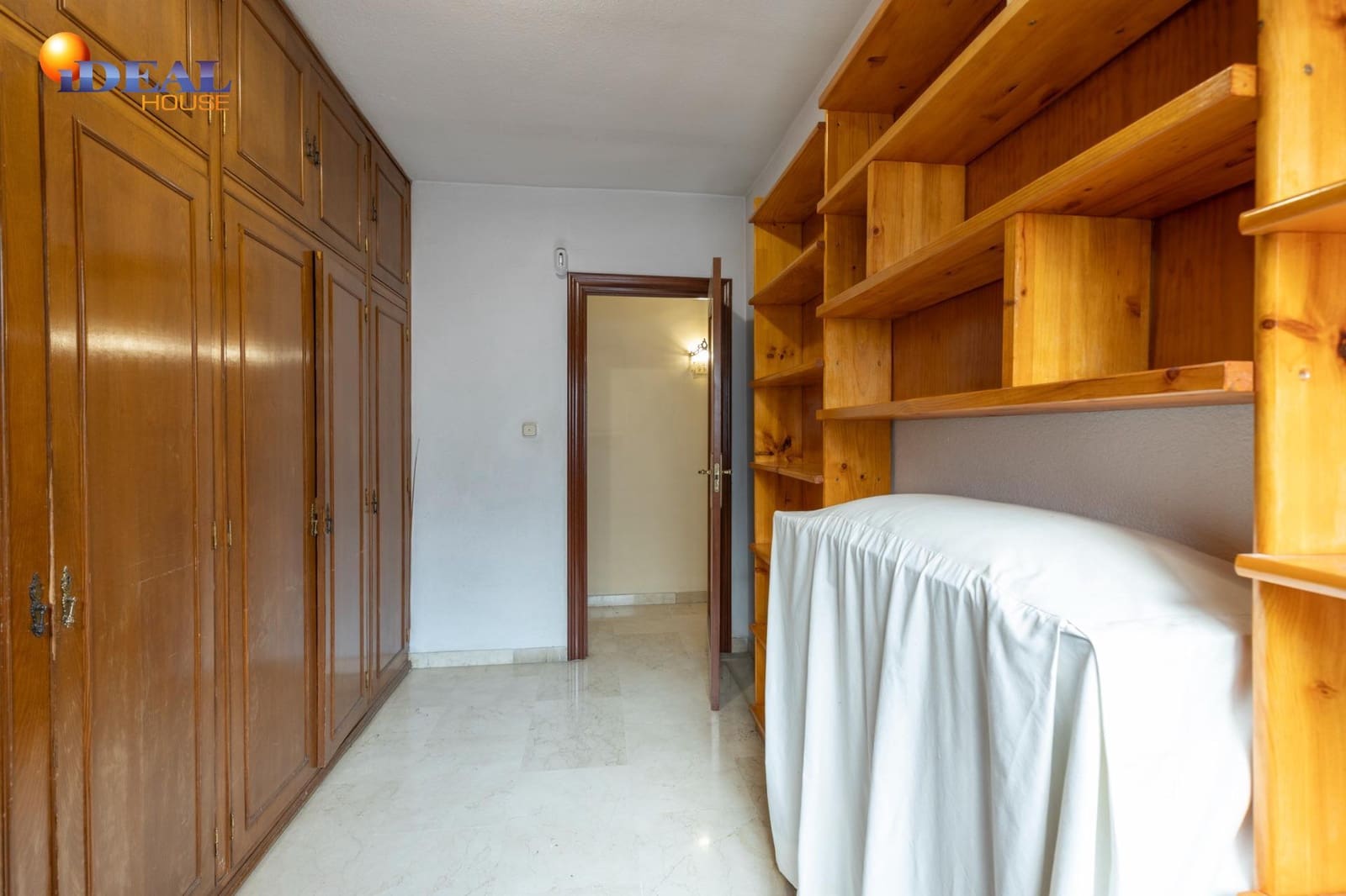 4 bedroom Flat for sale in Granada city with garage - € 420,000 (Ref: 9456190)