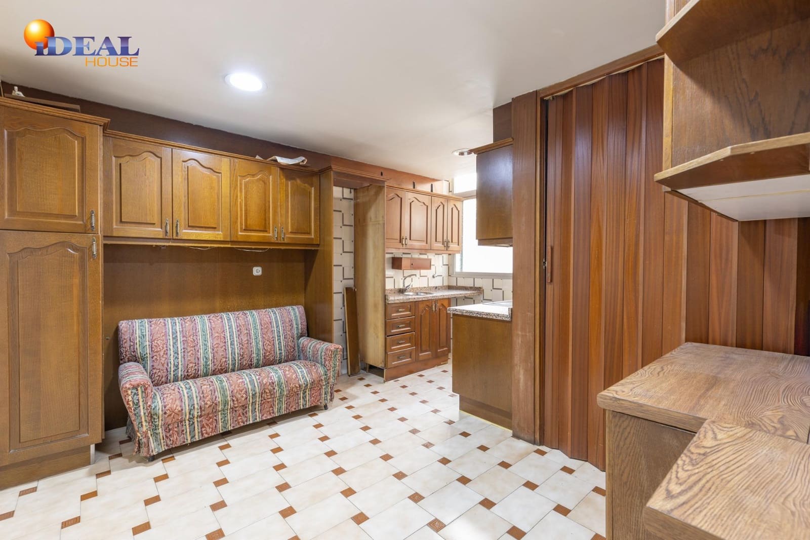 4 bedroom Flat for sale in Granada city with garage - € 420,000 (Ref: 9456190)