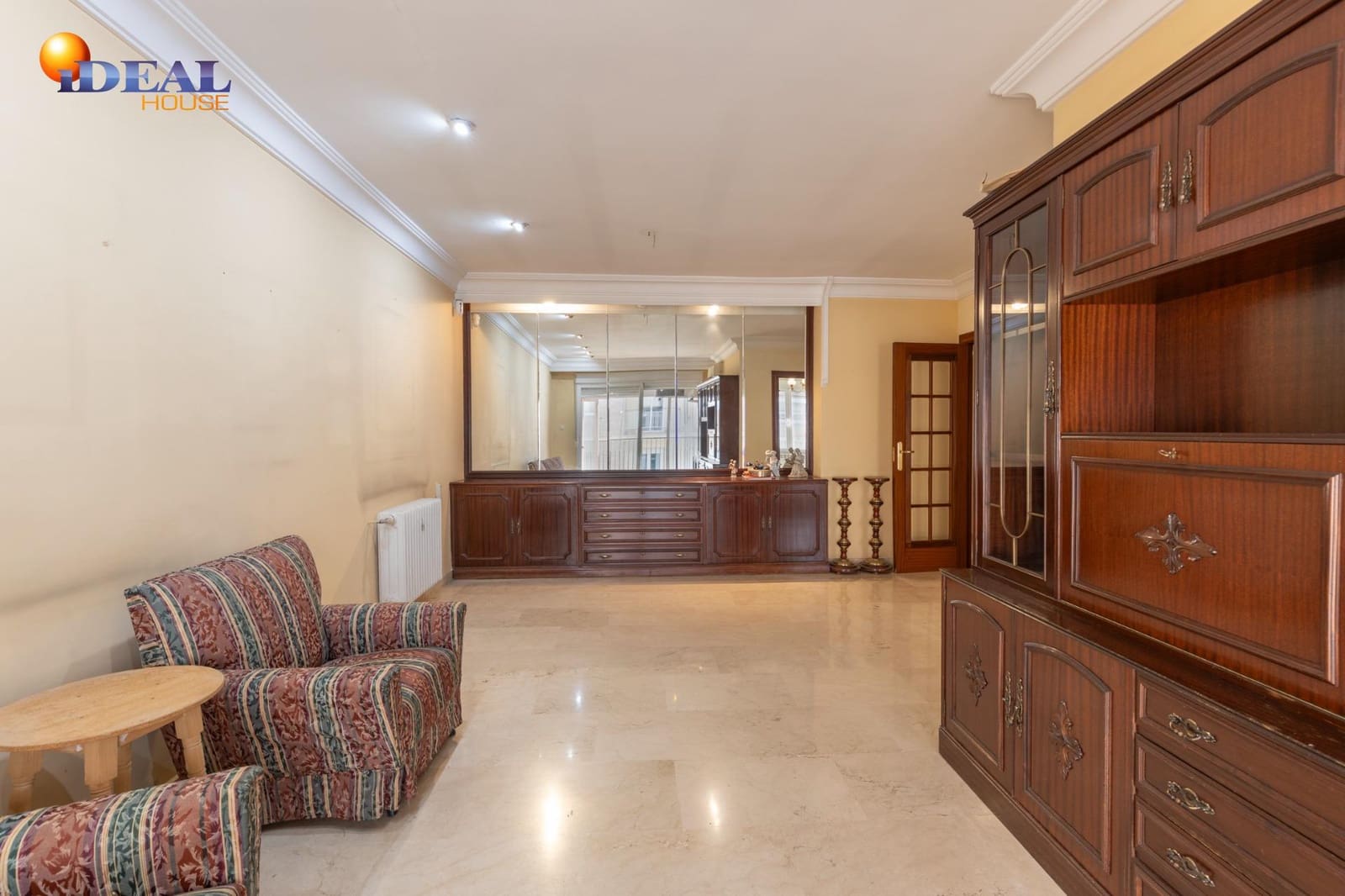 4 bedroom Flat for sale in Granada city with garage - € 420,000 (Ref: 9456190)