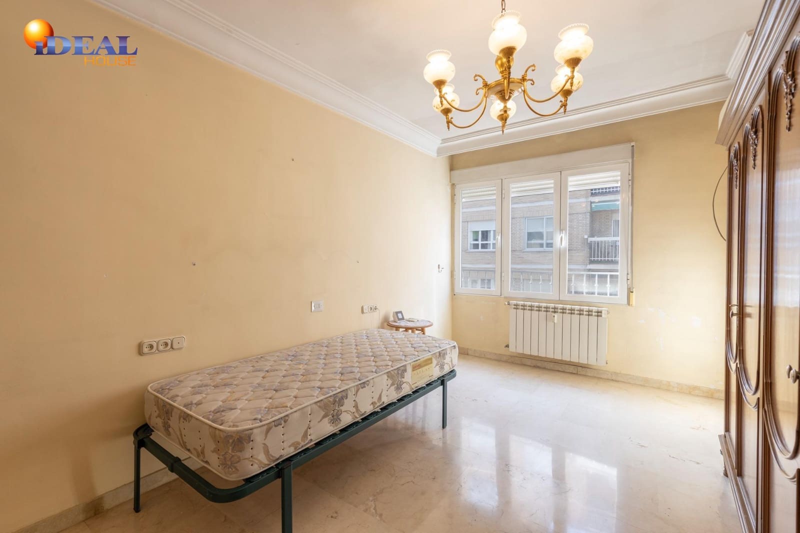 4 bedroom Flat for sale in Granada city with garage - € 420,000 (Ref: 9456190)