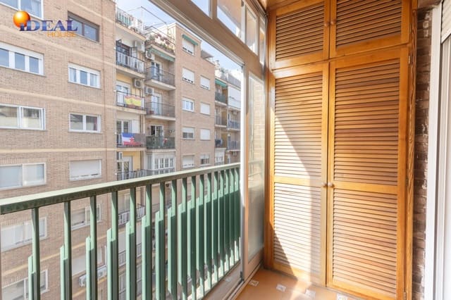 4 slaapkamer Flat te koop in Centro, Granada stad met garage - € 420.000 (Ref: 9456190)