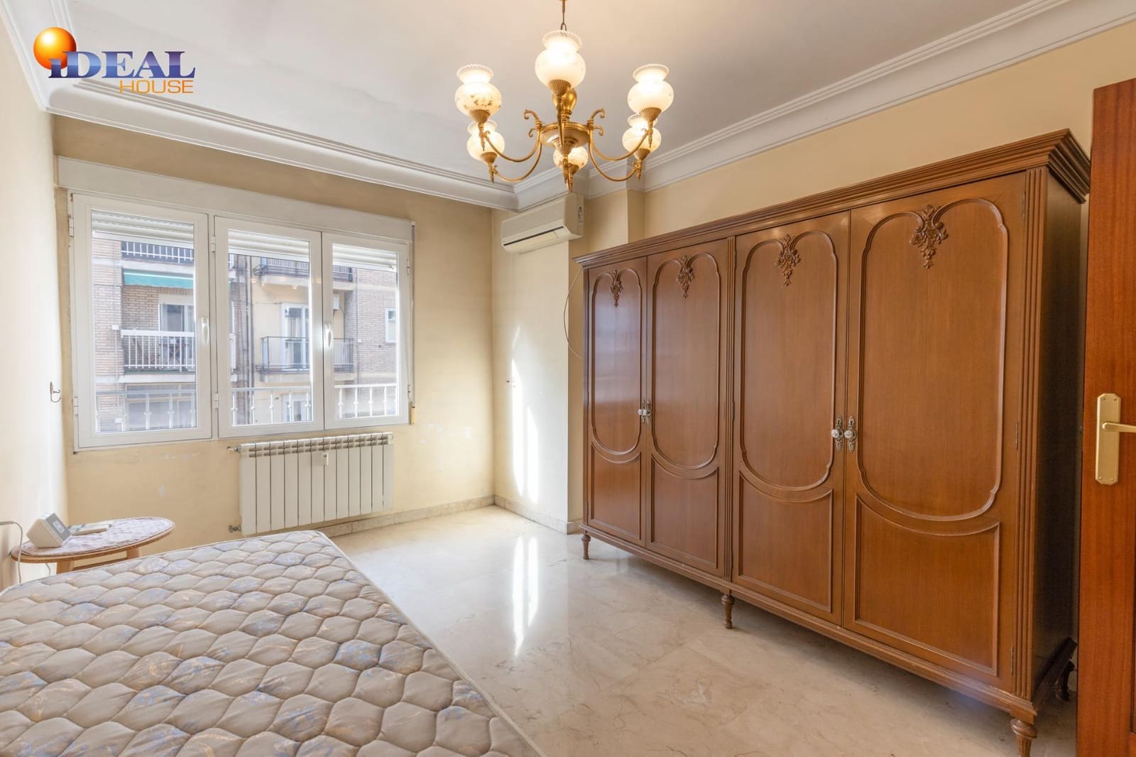 4 bedroom Flat for sale in Granada city with garage - € 420,000 (Ref: 9456190)