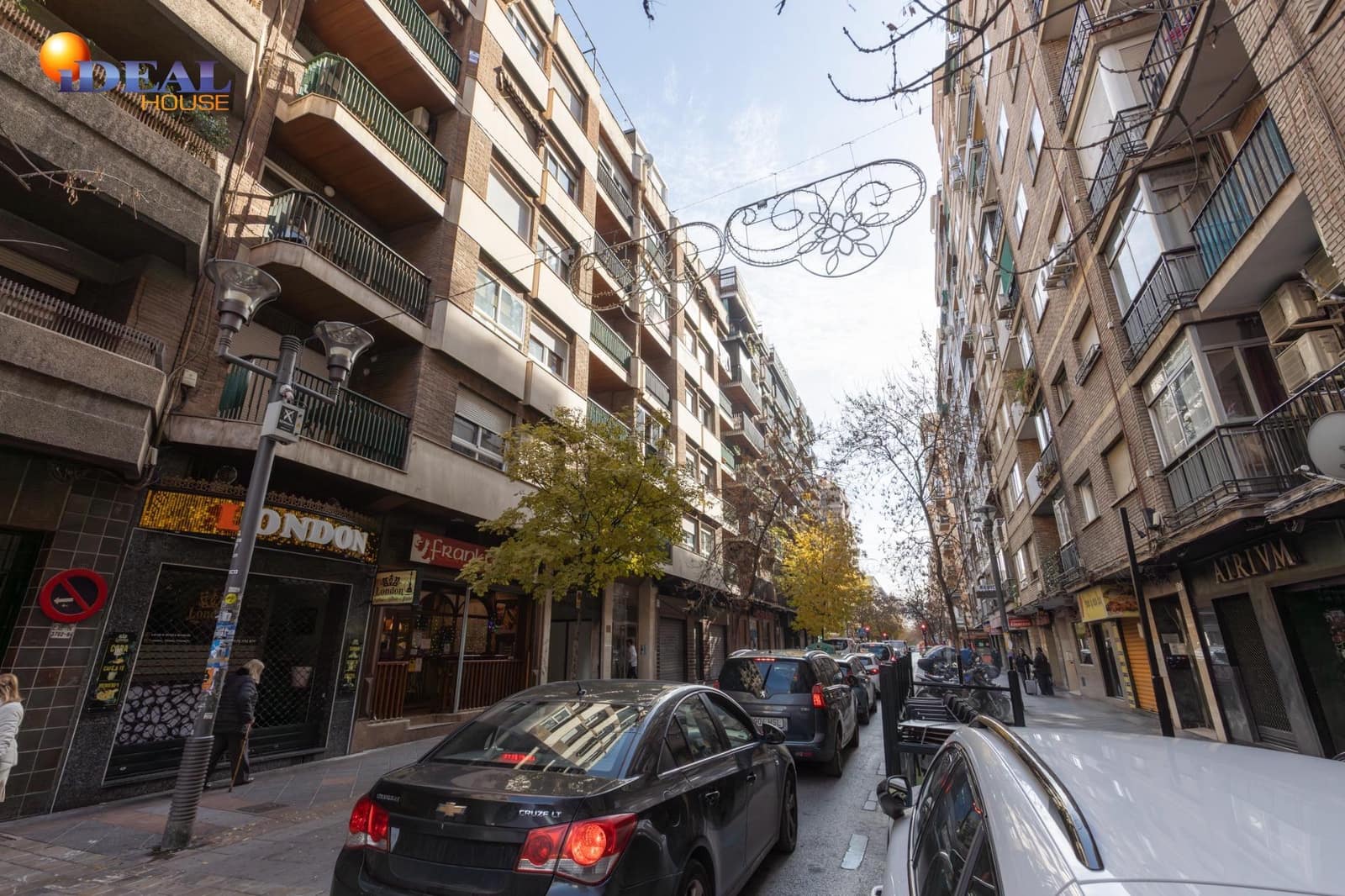 4 bedroom Flat for sale in Granada city with garage - € 420,000 (Ref: 9456190)