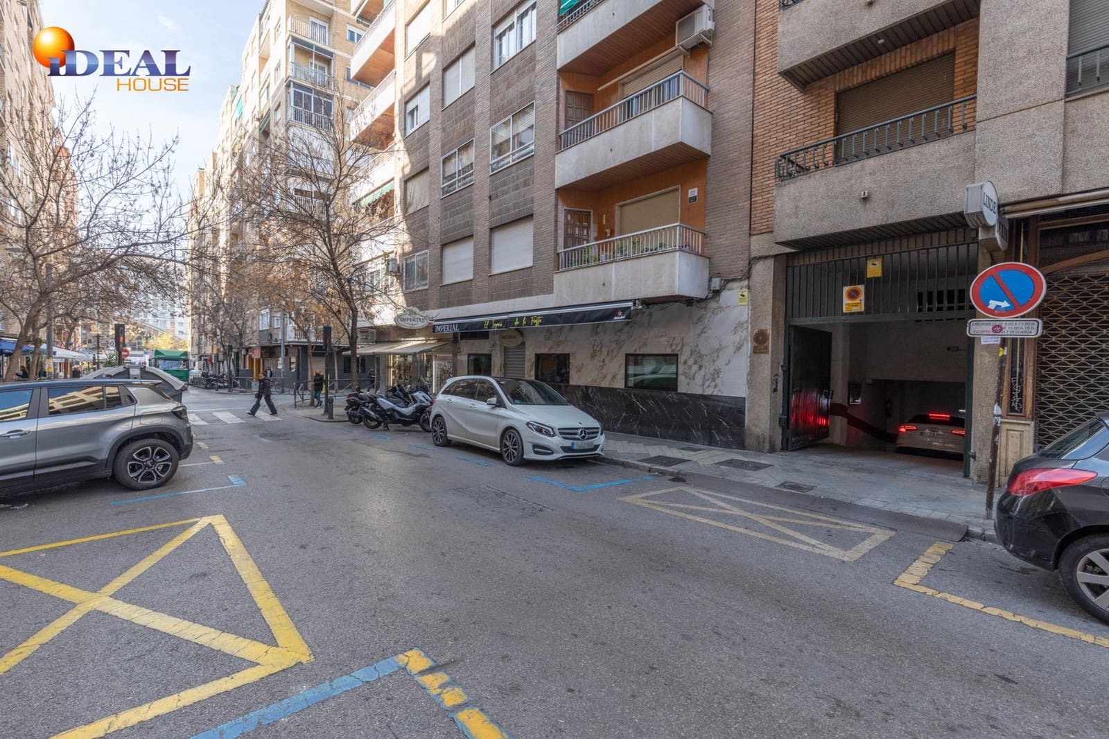 4 bedroom Flat for sale in Granada city with garage - € 420,000 (Ref: 9456190)