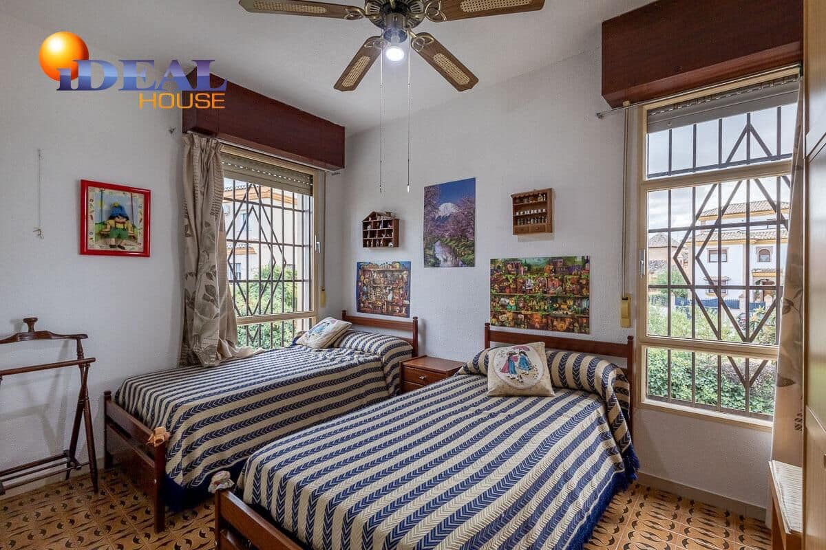 3 makuuhuone Maalaistalo myytävänä paikassa Cajar mukana uima-altaan 
autotalli - 435 000 € (Ref: 9456195)