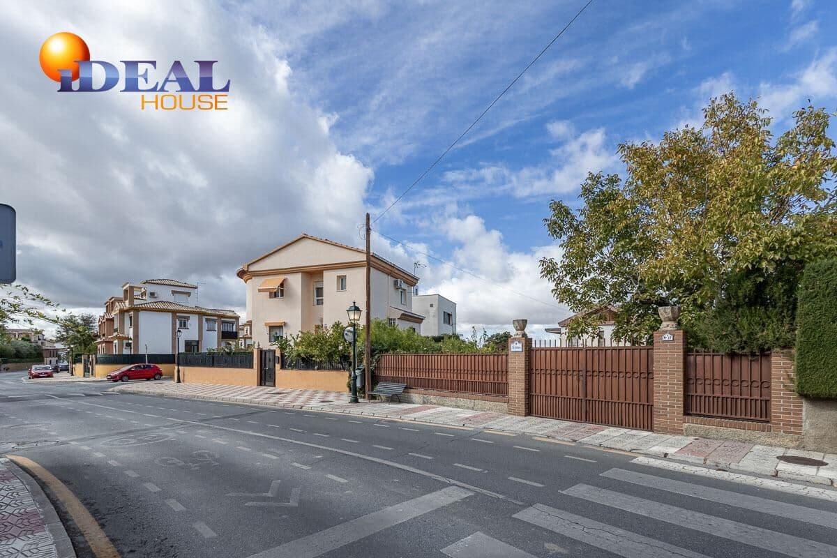 3 makuuhuone Maalaistalo myytävänä paikassa Cajar mukana uima-altaan 
autotalli - 435 000 € (Ref: 9456195)