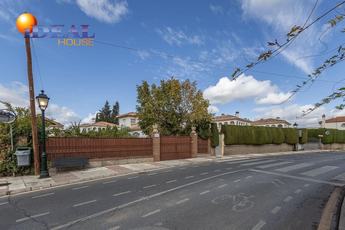 3 makuuhuone Maalaistalo myytävänä paikassa Cajar mukana uima-altaan 
autotalli - 435 000 € (Ref: 9456195)