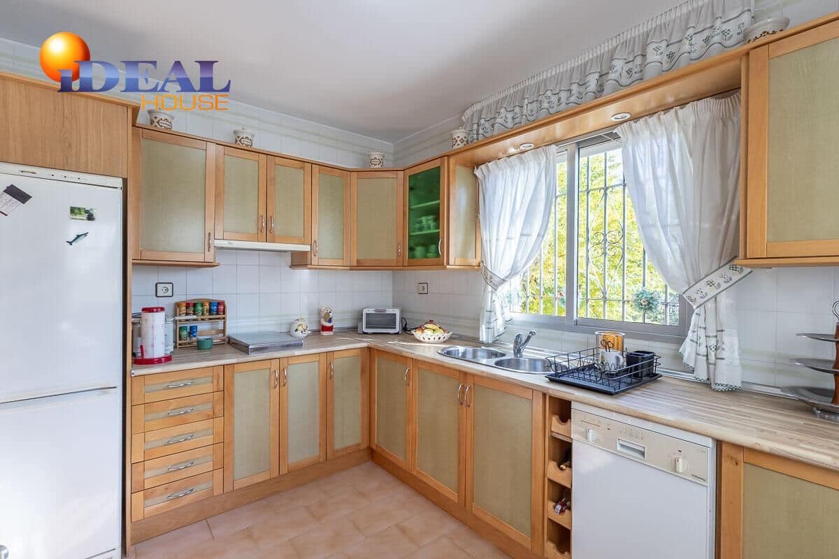 4 sovrum Villa till salu i Gojar med pool garage - 430 000 € (Ref: 9462017)