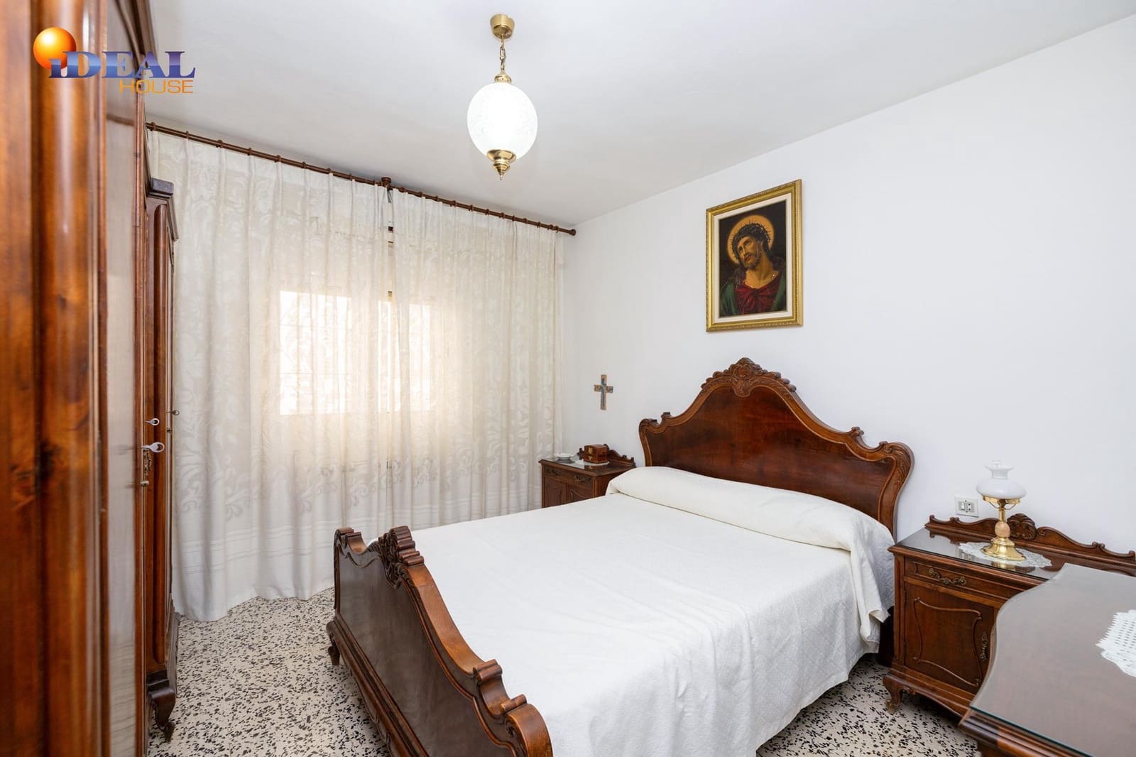 4 bedroom Flat for sale in Granada city with garage - € 245,000 (Ref: 9462018)