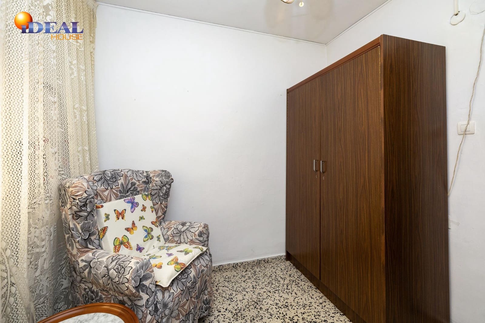 4 bedroom Flat for sale in Granada city with garage - € 245,000 (Ref: 9462018)