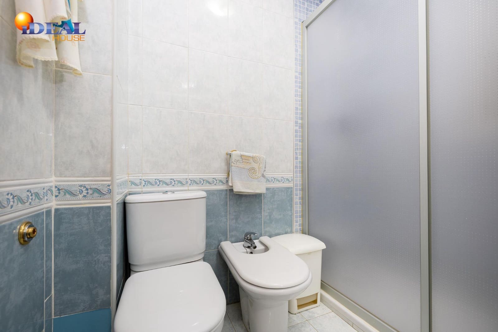 4 bedroom Flat for sale in Granada city with garage - € 245,000 (Ref: 9462018)