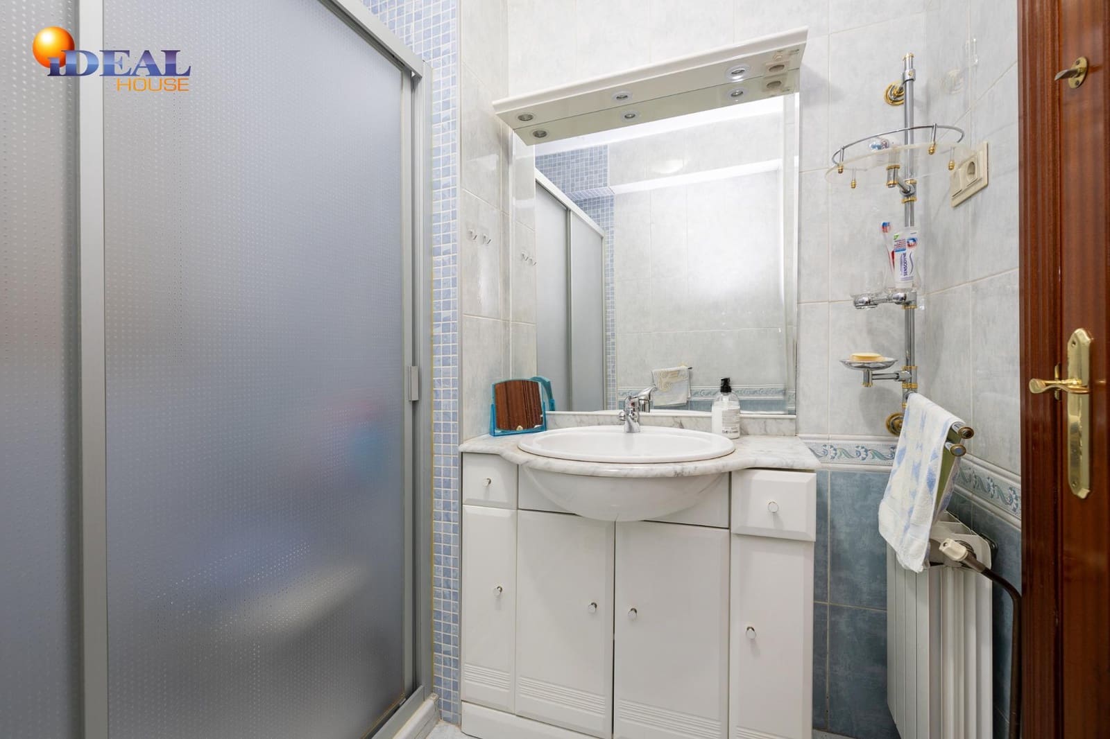 4 bedroom Flat for sale in Granada city with garage - € 245,000 (Ref: 9462018)