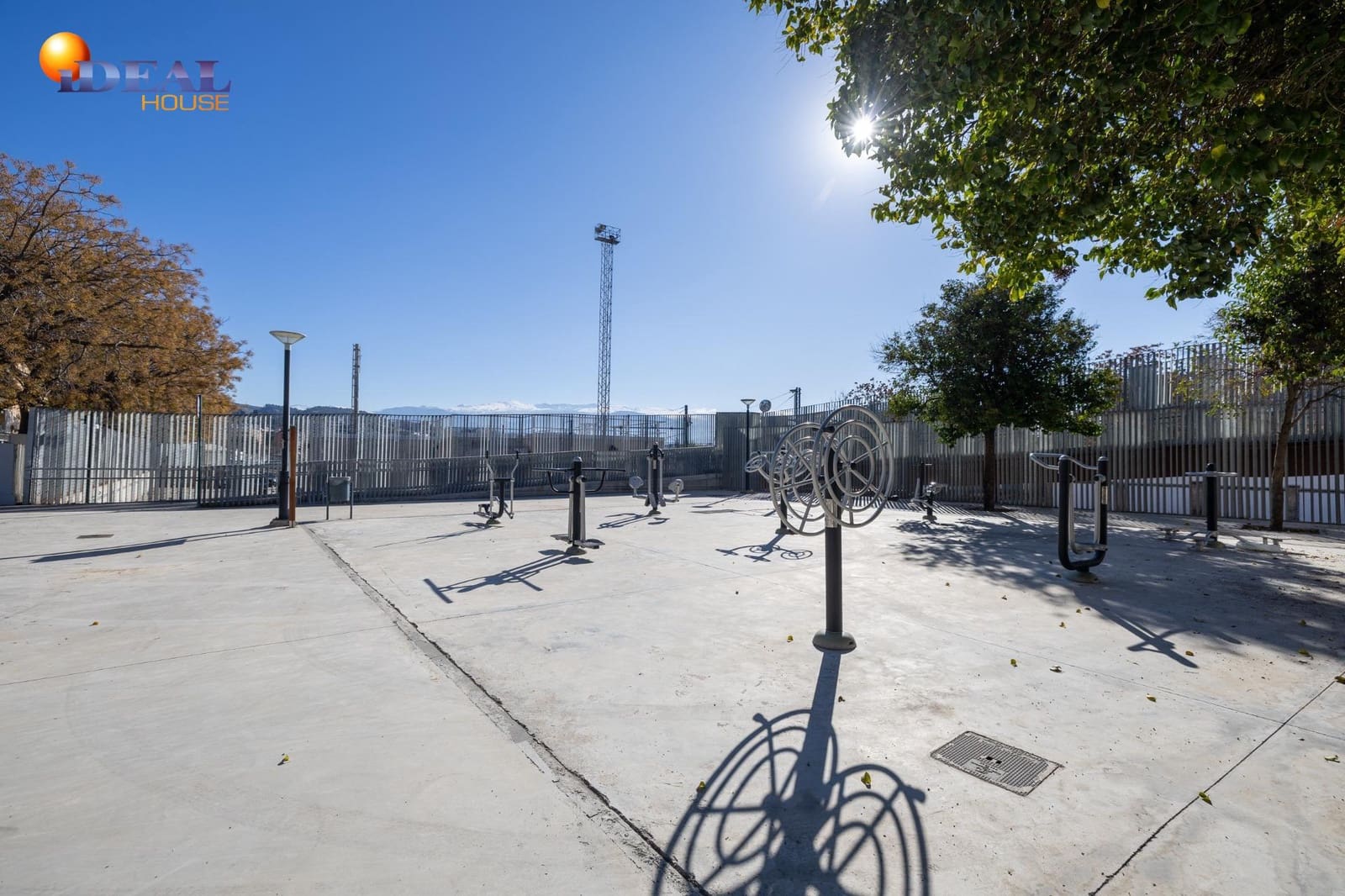 4 bedroom Flat for sale in Granada city with garage - € 245,000 (Ref: 9462018)