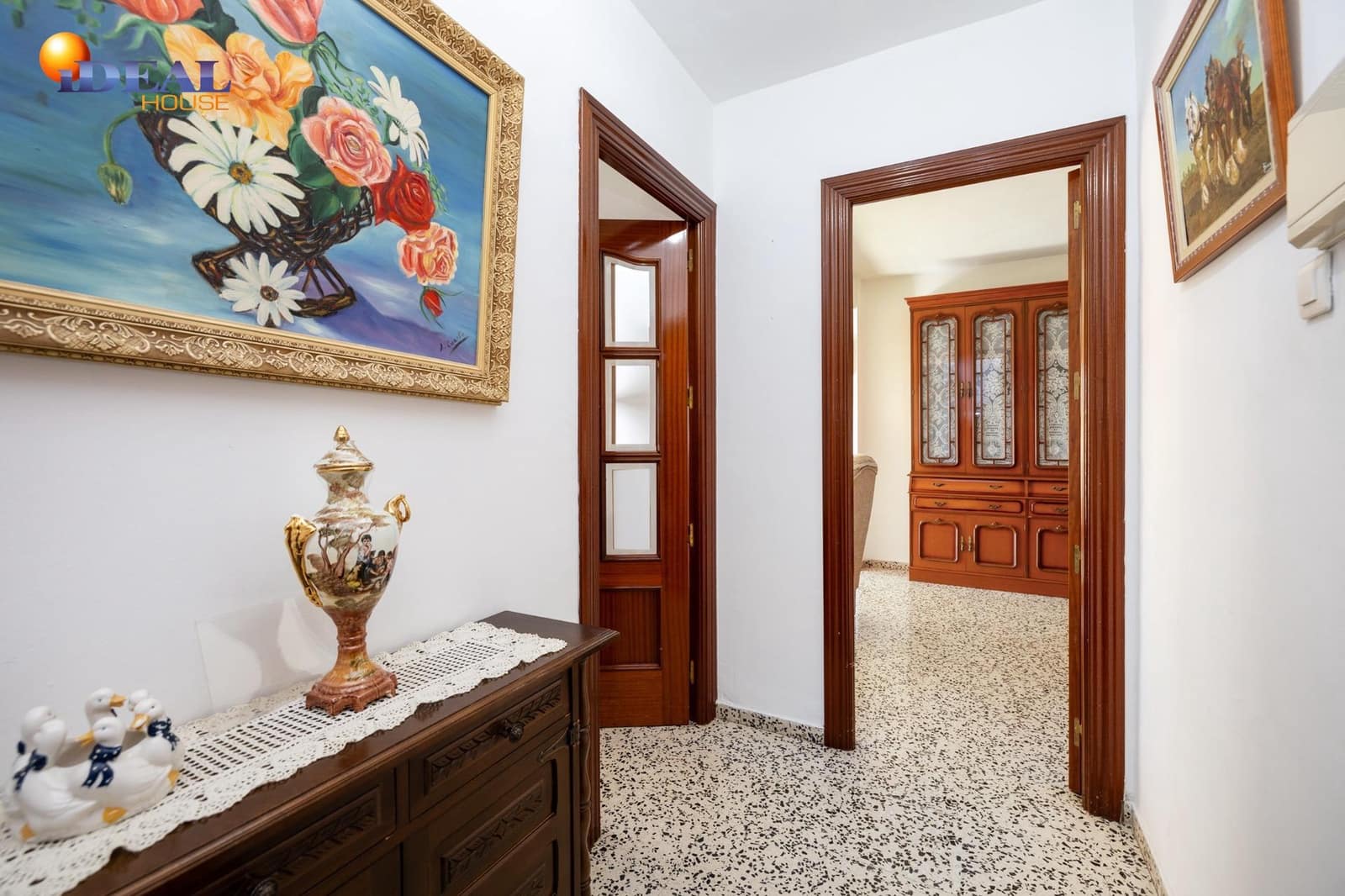 4 bedroom Flat for sale in Granada city with garage - € 245,000 (Ref: 9462018)