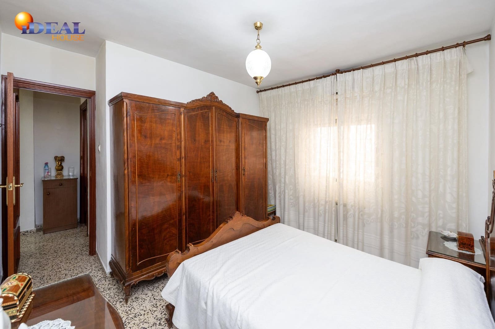 4 bedroom Flat for sale in Granada city with garage - € 245,000 (Ref: 9462018)