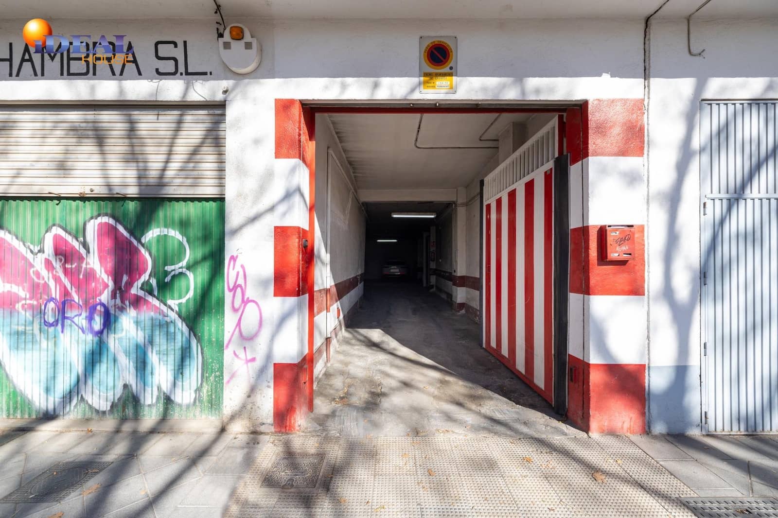 4 bedroom Flat for sale in Granada city with garage - € 245,000 (Ref: 9462018)