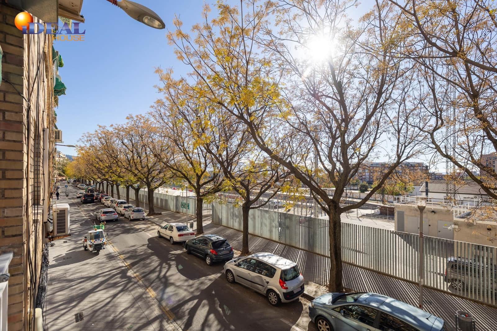 4 bedroom Flat for sale in Granada city with garage - € 245,000 (Ref: 9462018)