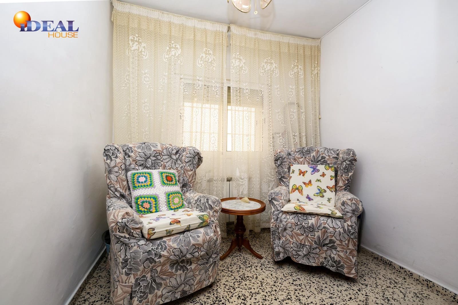 4 bedroom Flat for sale in Granada city with garage - € 245,000 (Ref: 9462018)