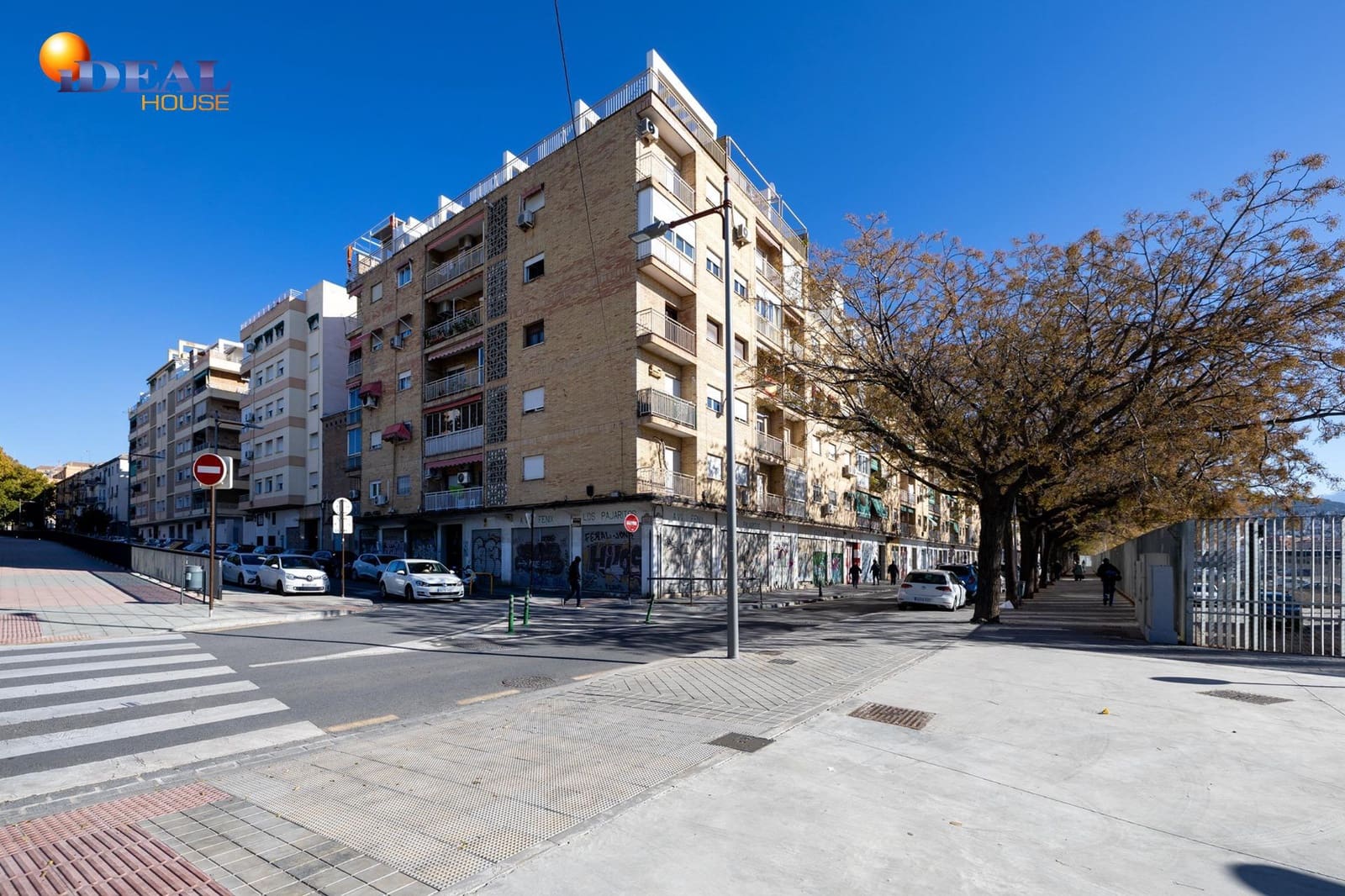 4 bedroom Flat for sale in Granada city with garage - € 245,000 (Ref: 9462018)