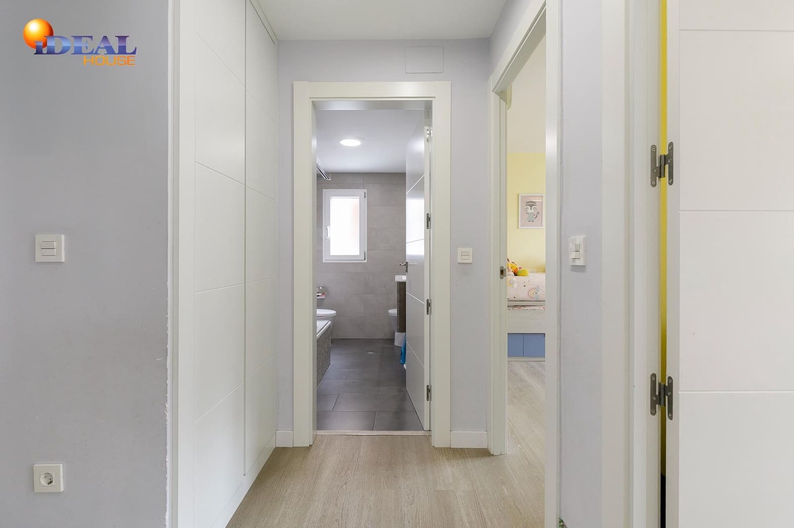 4 bedroom Flat for sale in Granada city with garage - € 535,000 (Ref: 9462019)