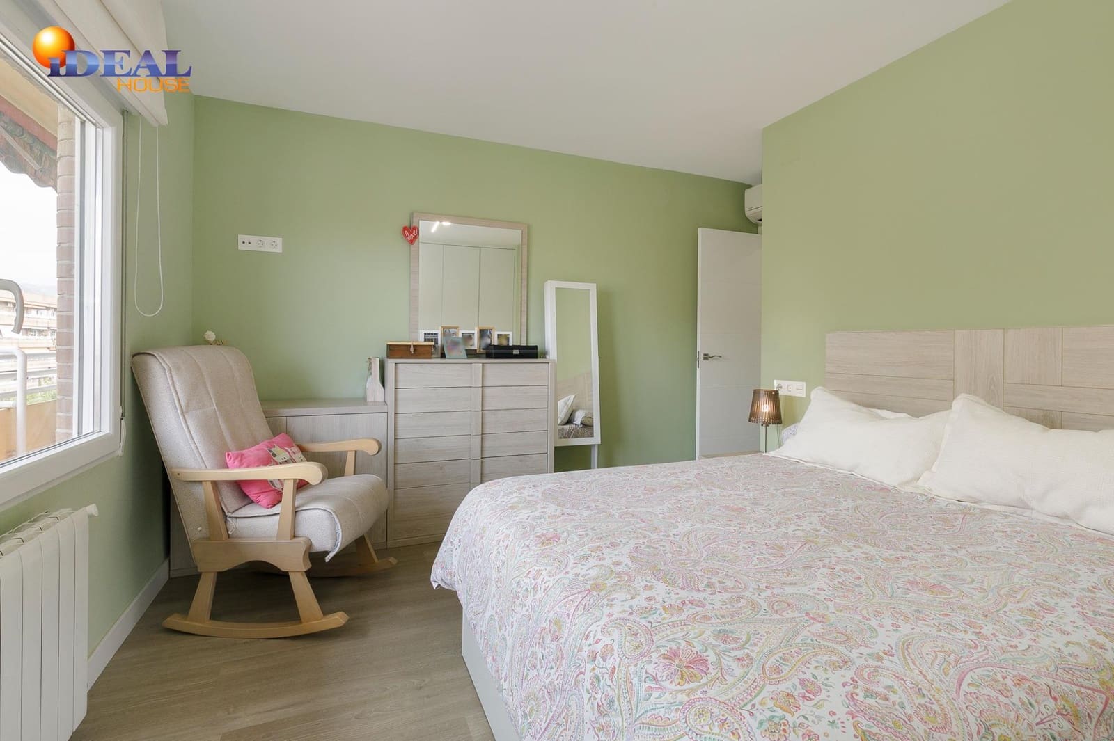 4 bedroom Flat for sale in Granada city with garage - € 535,000 (Ref: 9462019)