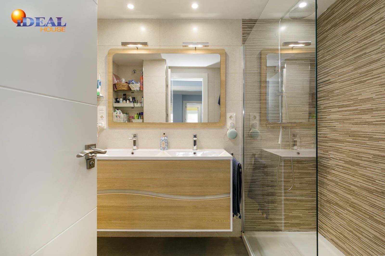 4 bedroom Flat for sale in Granada city with garage - € 535,000 (Ref: 9462019)