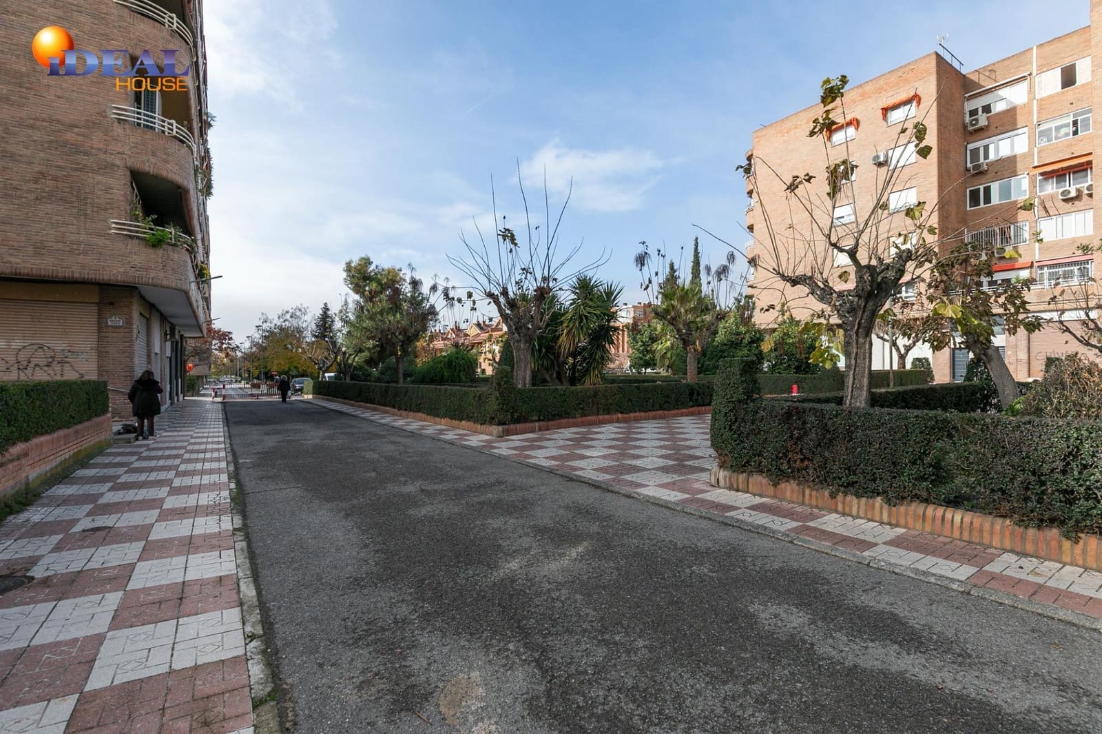 4 bedroom Flat for sale in Granada city with garage - € 535,000 (Ref: 9462019)