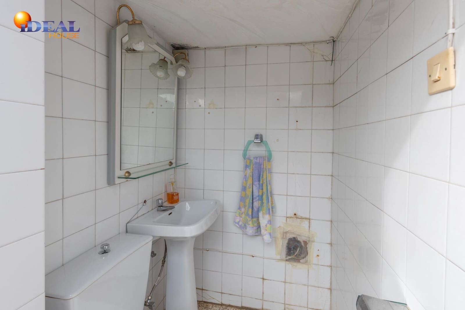 4 makuuhuone Huvila myytävänä paikassa Pinos Genil mukana uima-altaan 
autotalli - 380 000 € (Ref: 9462021)