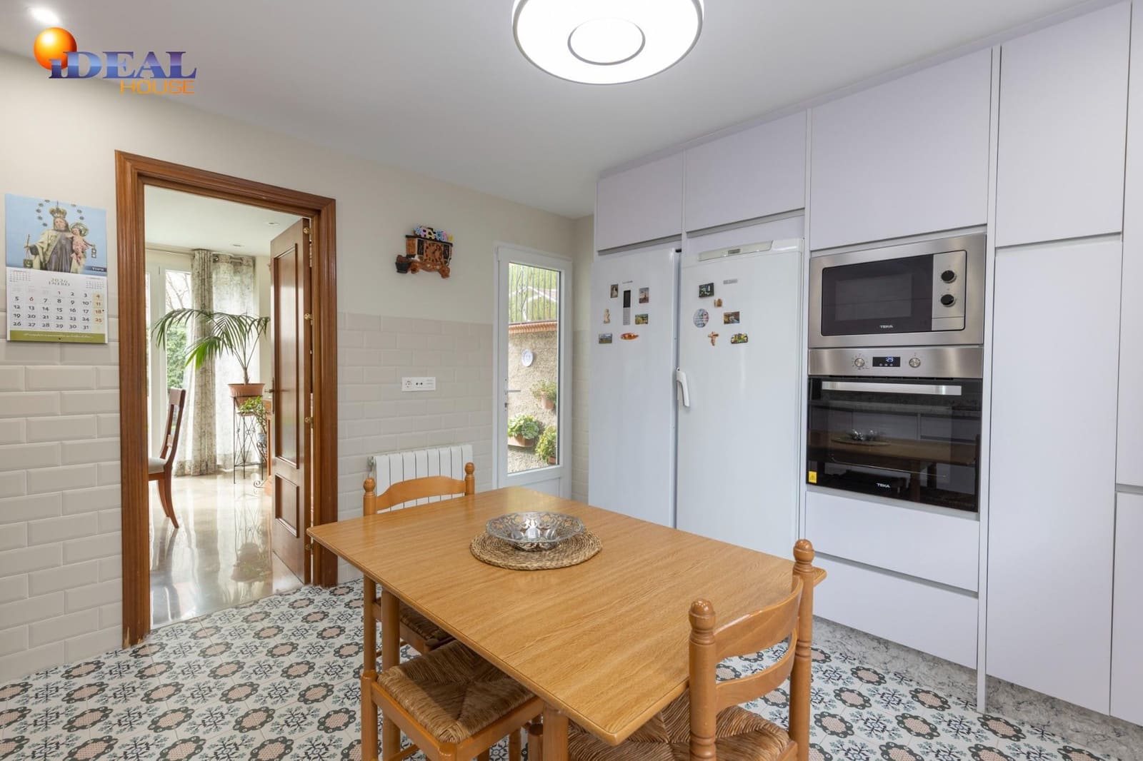 4 makuuhuone Huvila myytävänä paikassa Pinos Genil mukana uima-altaan 
autotalli - 380 000 € (Ref: 9462021)