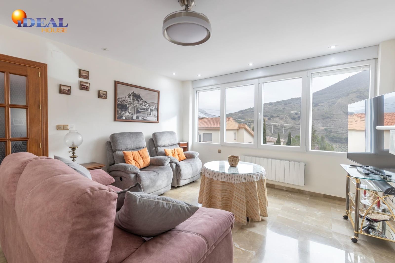 4 makuuhuone Huvila myytävänä paikassa Pinos Genil mukana uima-altaan 
autotalli - 380 000 € (Ref: 9462021)