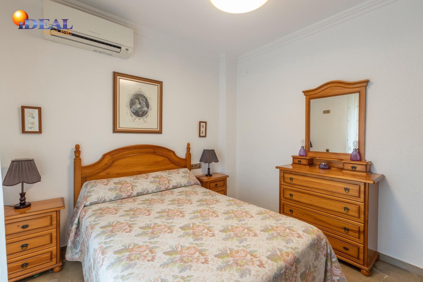 4 makuuhuone Huvila myytävänä paikassa Pinos Genil mukana uima-altaan 
autotalli - 380 000 € (Ref: 9462021)