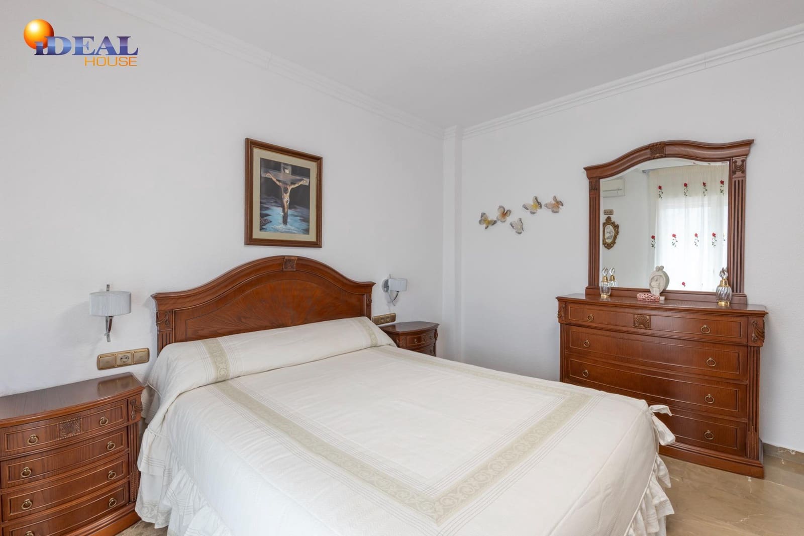 4 makuuhuone Huvila myytävänä paikassa Pinos Genil mukana uima-altaan 
autotalli - 380 000 € (Ref: 9462021)