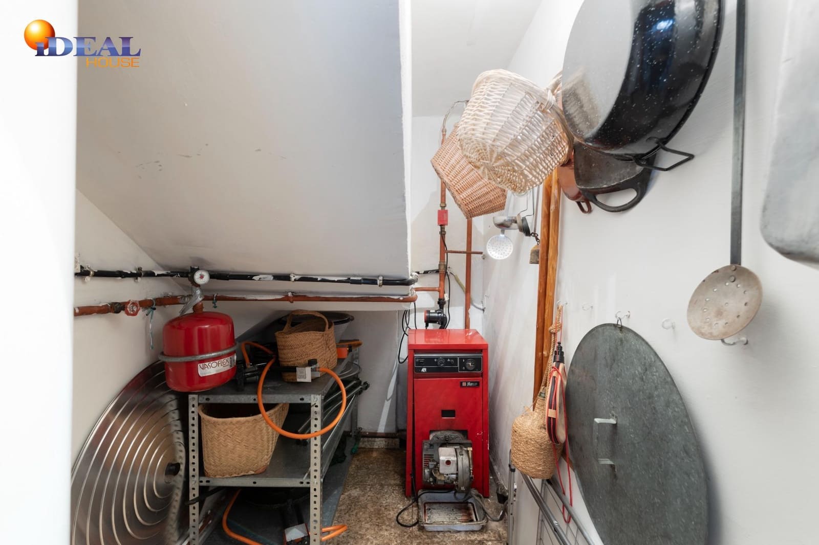 4 makuuhuone Huvila myytävänä paikassa Pinos Genil mukana uima-altaan 
autotalli - 380 000 € (Ref: 9462021)