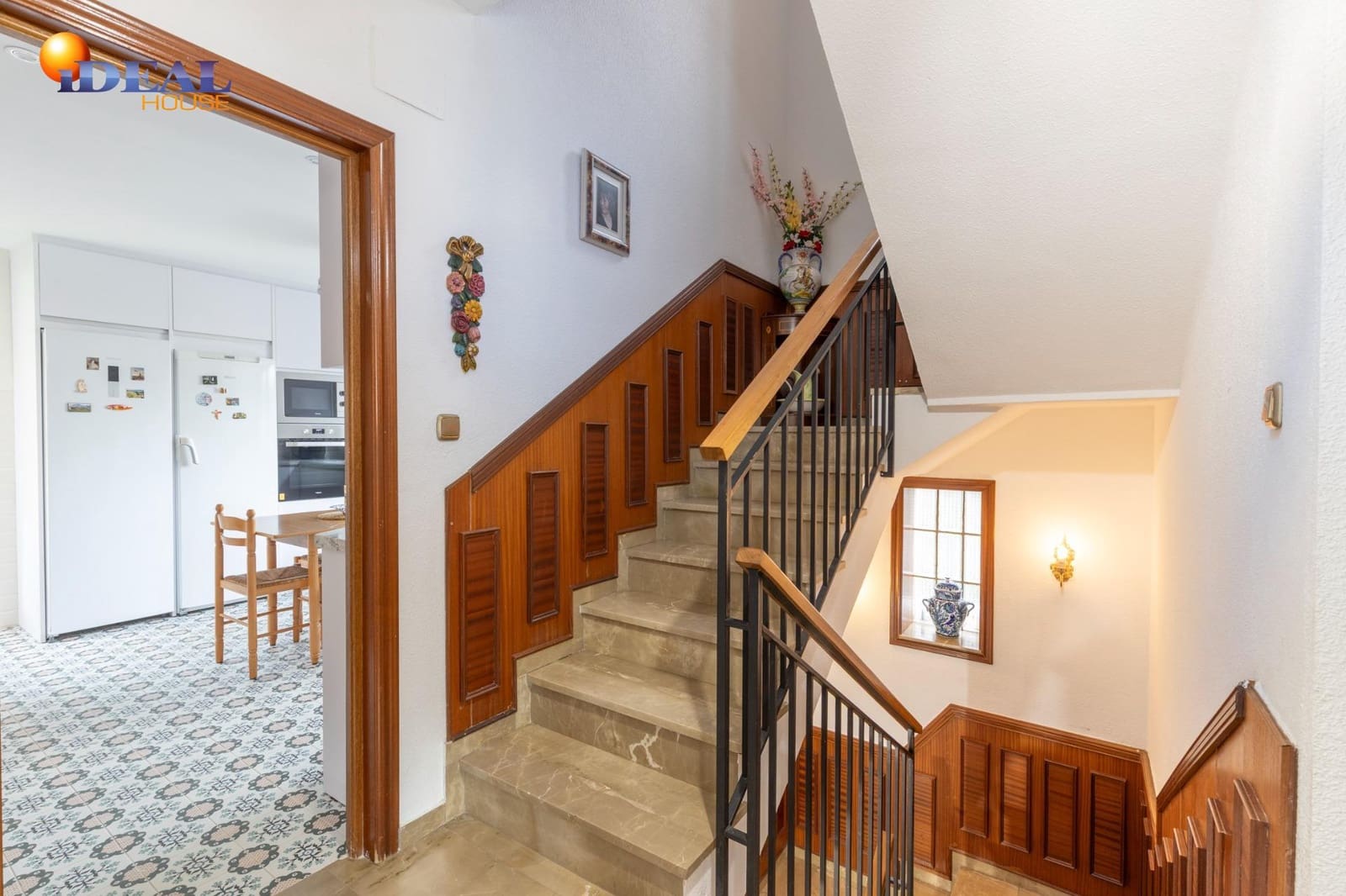 4 makuuhuone Huvila myytävänä paikassa Pinos Genil mukana uima-altaan 
autotalli - 380 000 € (Ref: 9462021)