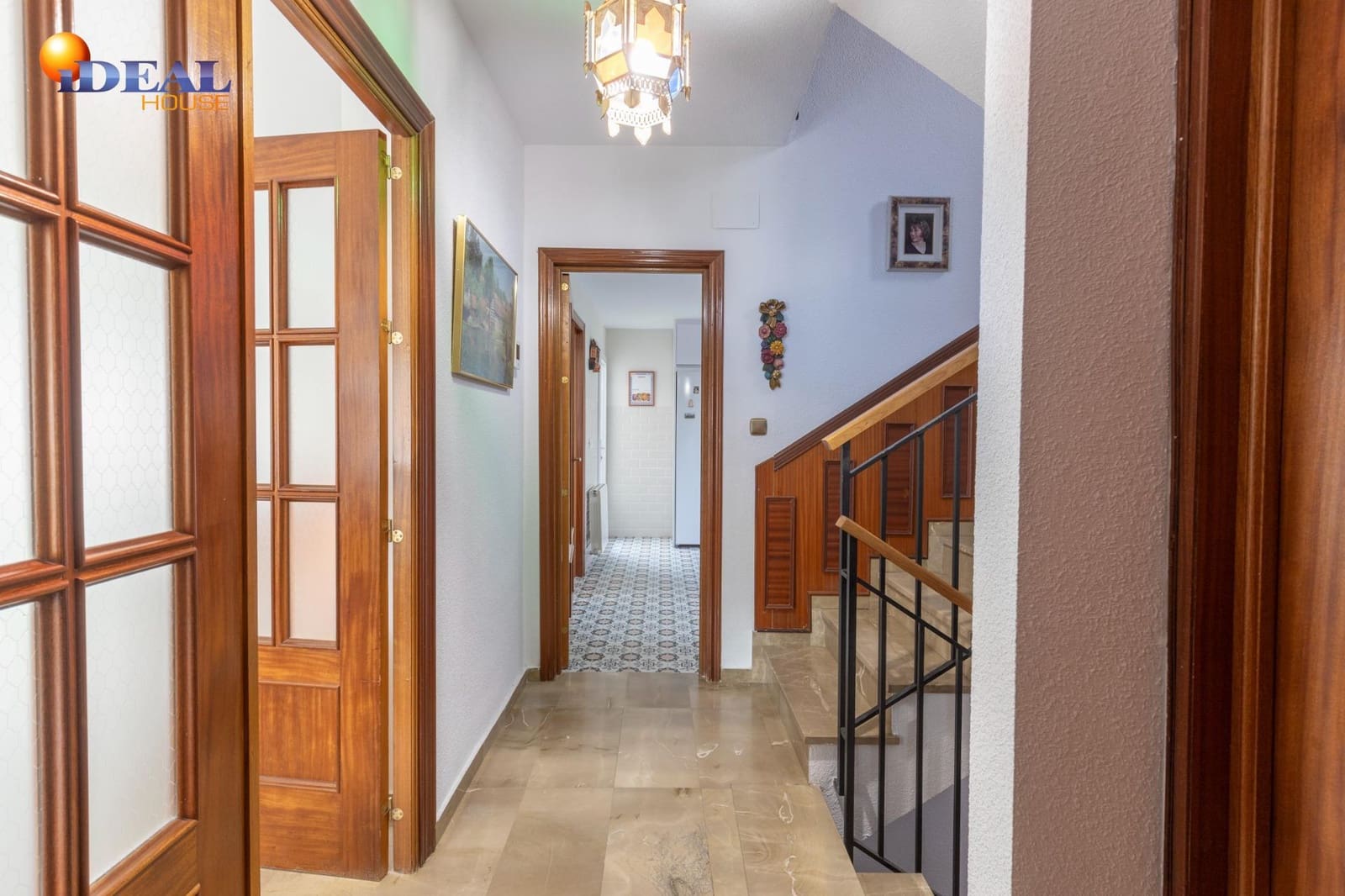 4 makuuhuone Huvila myytävänä paikassa Pinos Genil mukana uima-altaan 
autotalli - 380 000 € (Ref: 9462021)