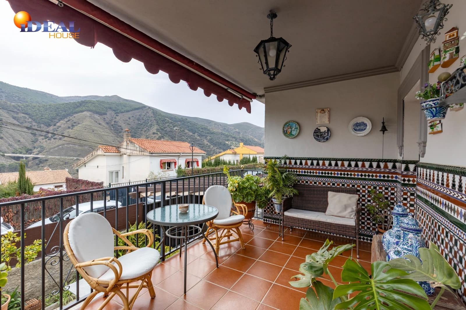 4 makuuhuone Huvila myytävänä paikassa Pinos Genil mukana uima-altaan 
autotalli - 380 000 € (Ref: 9462021)