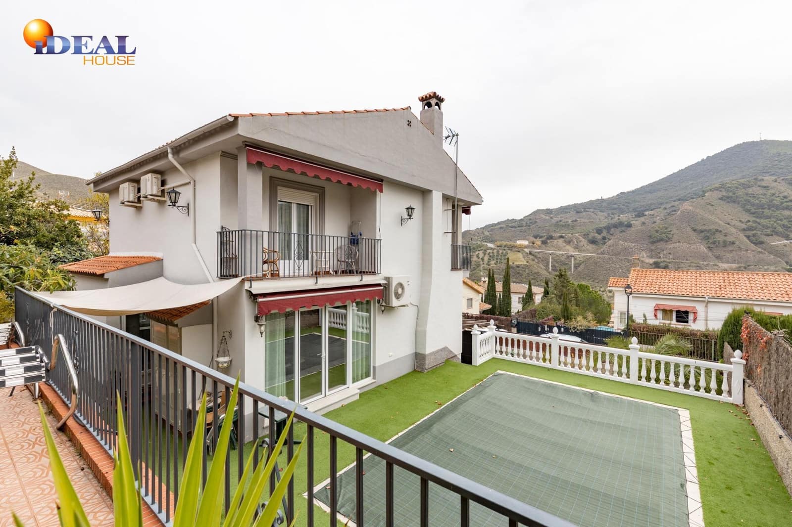 4 makuuhuone Huvila myytävänä paikassa Pinos Genil mukana uima-altaan 
autotalli - 380 000 € (Ref: 9462021)