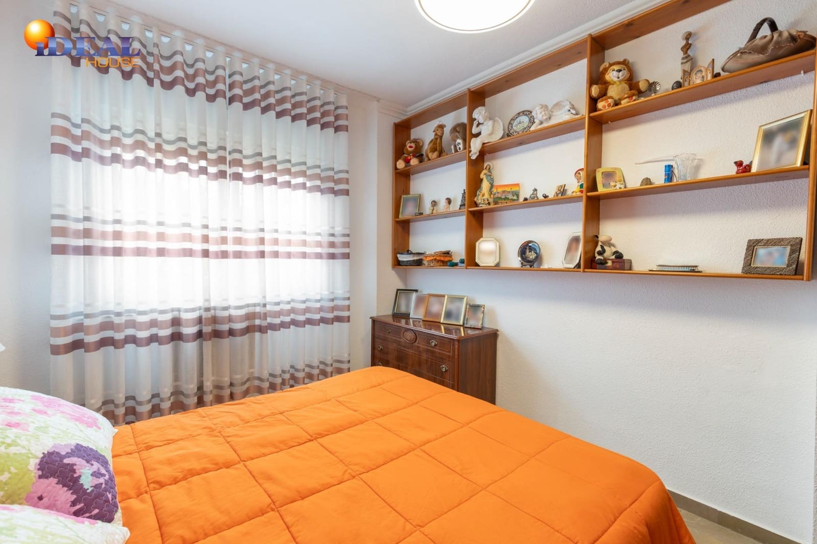 4 makuuhuone Huvila myytävänä paikassa Pinos Genil mukana uima-altaan 
autotalli - 380 000 € (Ref: 9462021)