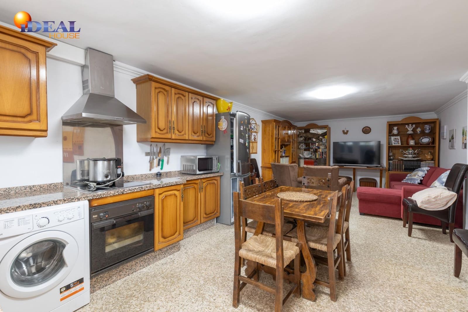 4 makuuhuone Huvila myytävänä paikassa Pinos Genil mukana uima-altaan 
autotalli - 380 000 € (Ref: 9462021)