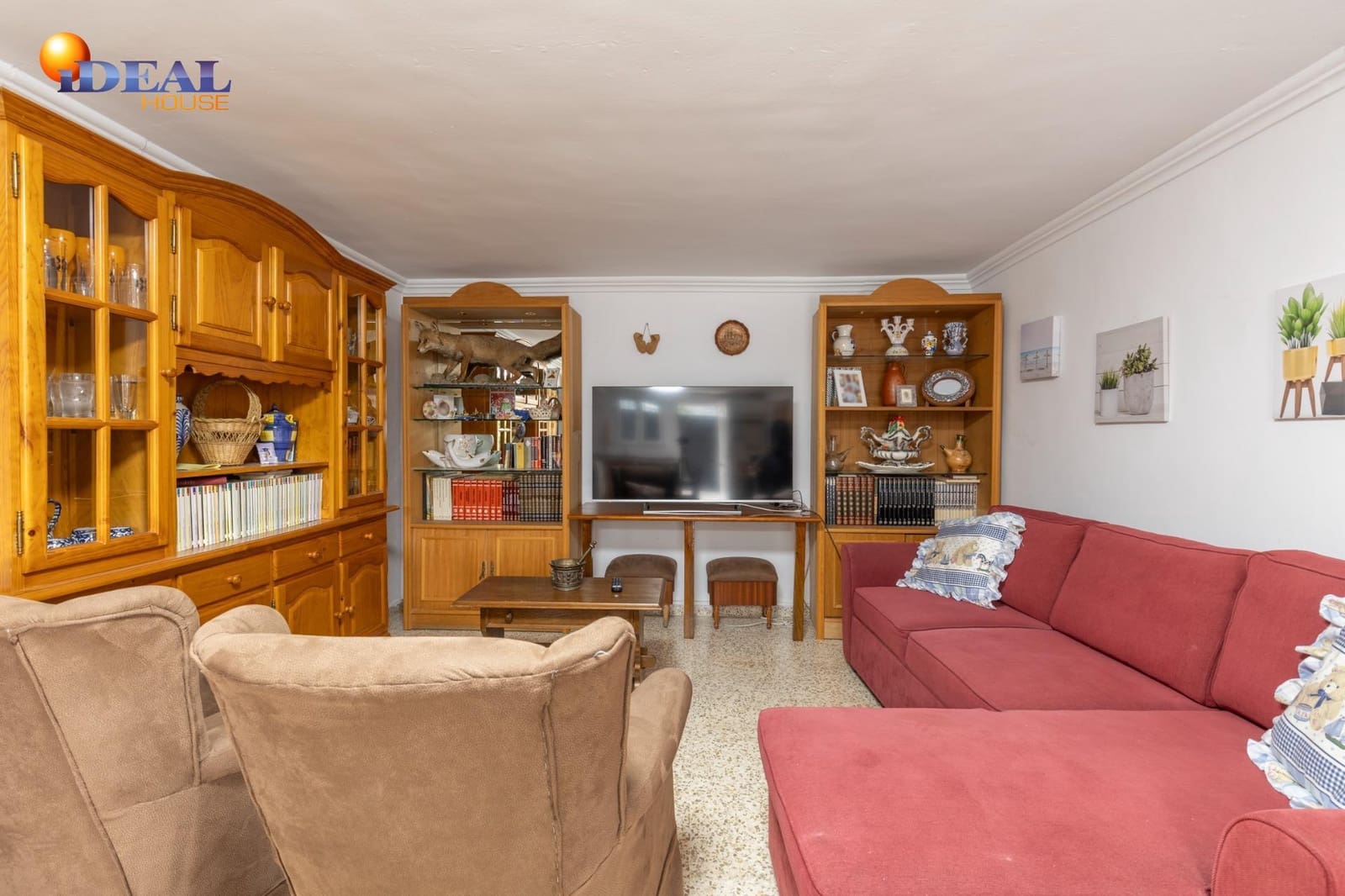 4 makuuhuone Huvila myytävänä paikassa Pinos Genil mukana uima-altaan 
autotalli - 380 000 € (Ref: 9462021)