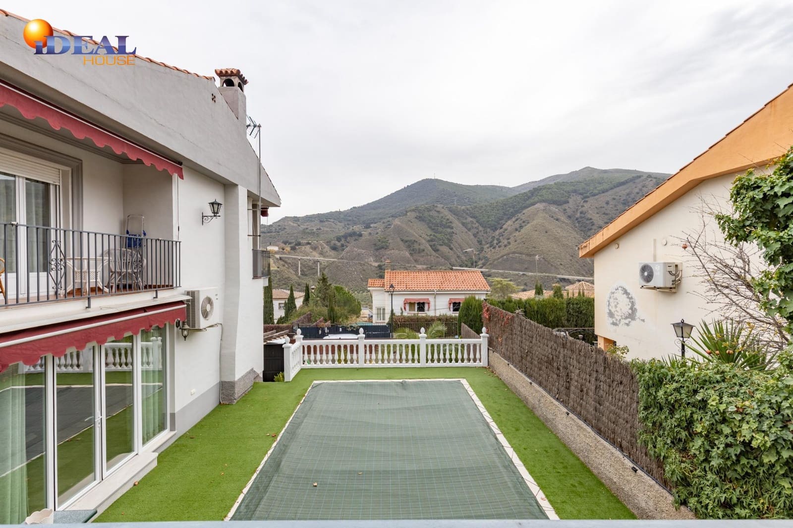 4 makuuhuone Huvila myytävänä paikassa Pinos Genil mukana uima-altaan 
autotalli - 380 000 € (Ref: 9462021)