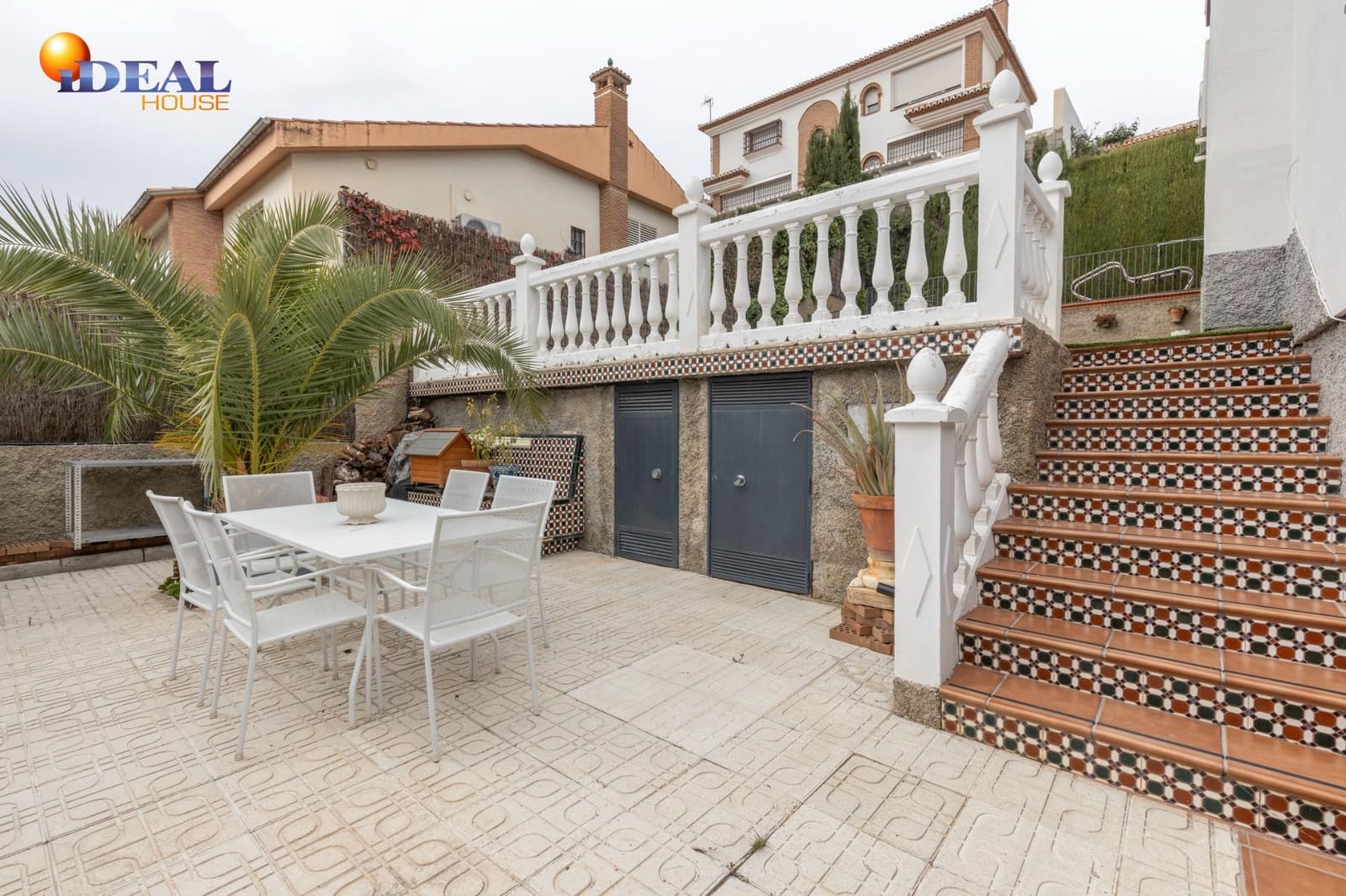 4 makuuhuone Huvila myytävänä paikassa Pinos Genil mukana uima-altaan 
autotalli - 380 000 € (Ref: 9462021)