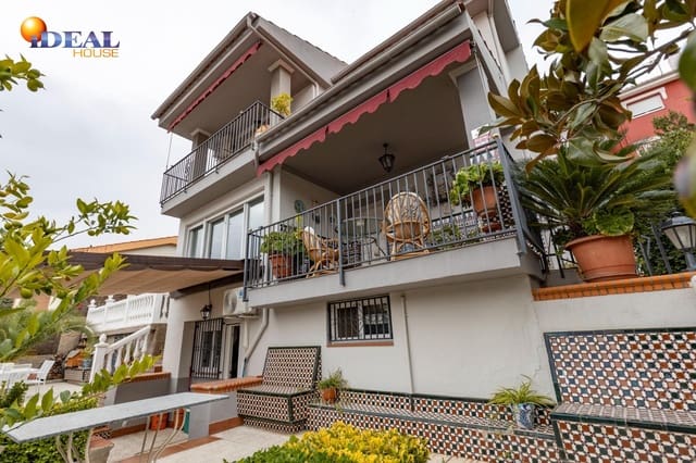 4 makuuhuone Huvila myytävänä paikassa Pinos Genil mukana uima-altaan 
autotalli - 380 000 € (Ref: 9462021)