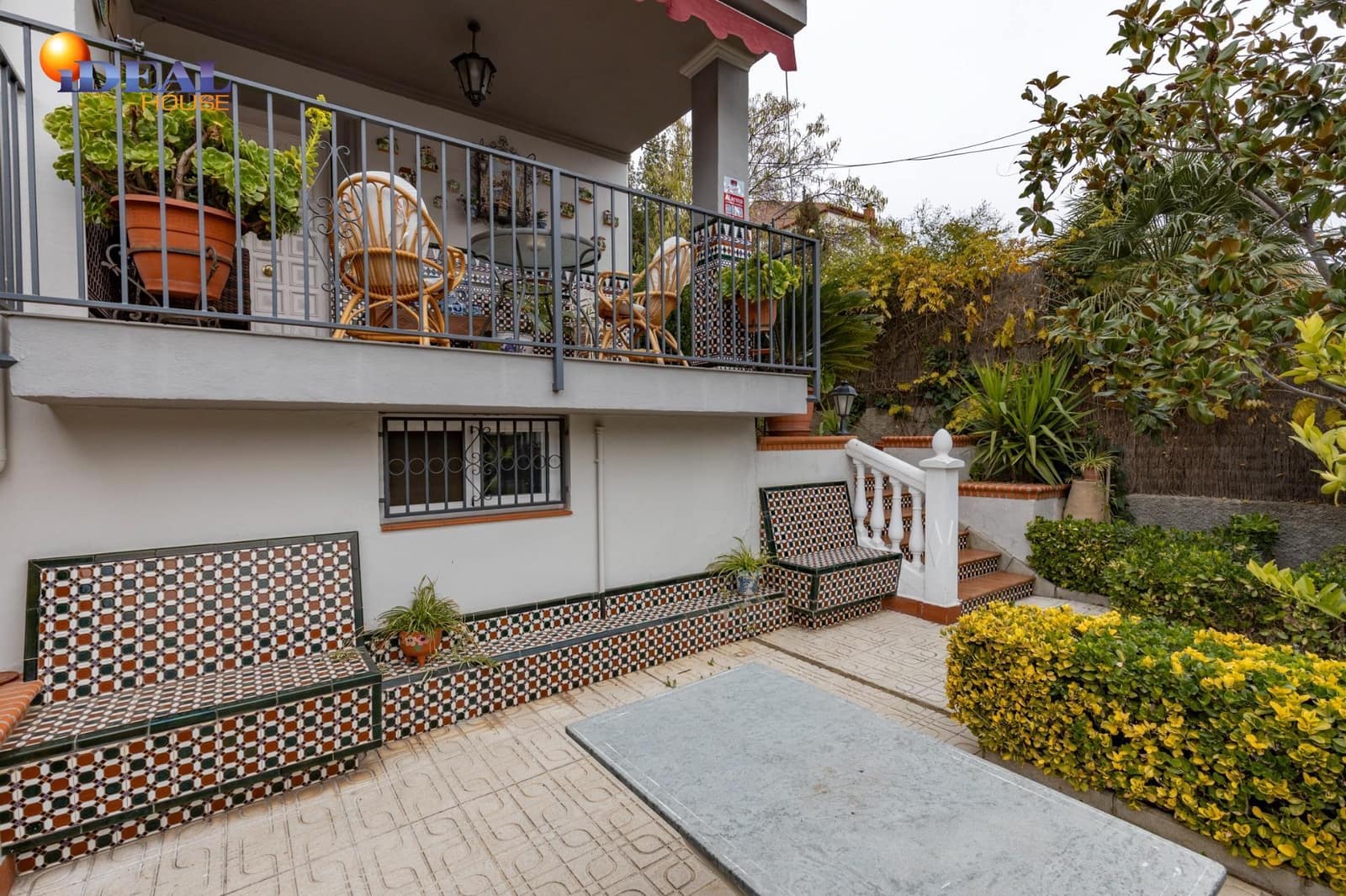 4 makuuhuone Huvila myytävänä paikassa Pinos Genil mukana uima-altaan 
autotalli - 380 000 € (Ref: 9462021)