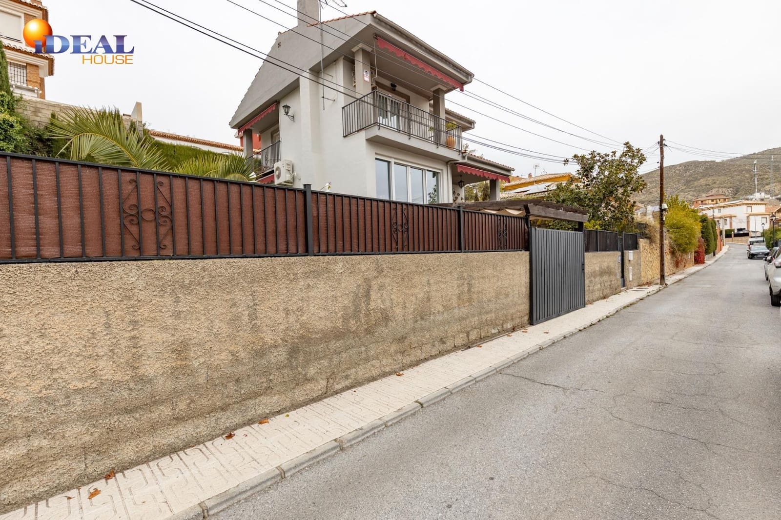 4 makuuhuone Huvila myytävänä paikassa Pinos Genil mukana uima-altaan 
autotalli - 380 000 € (Ref: 9462021)