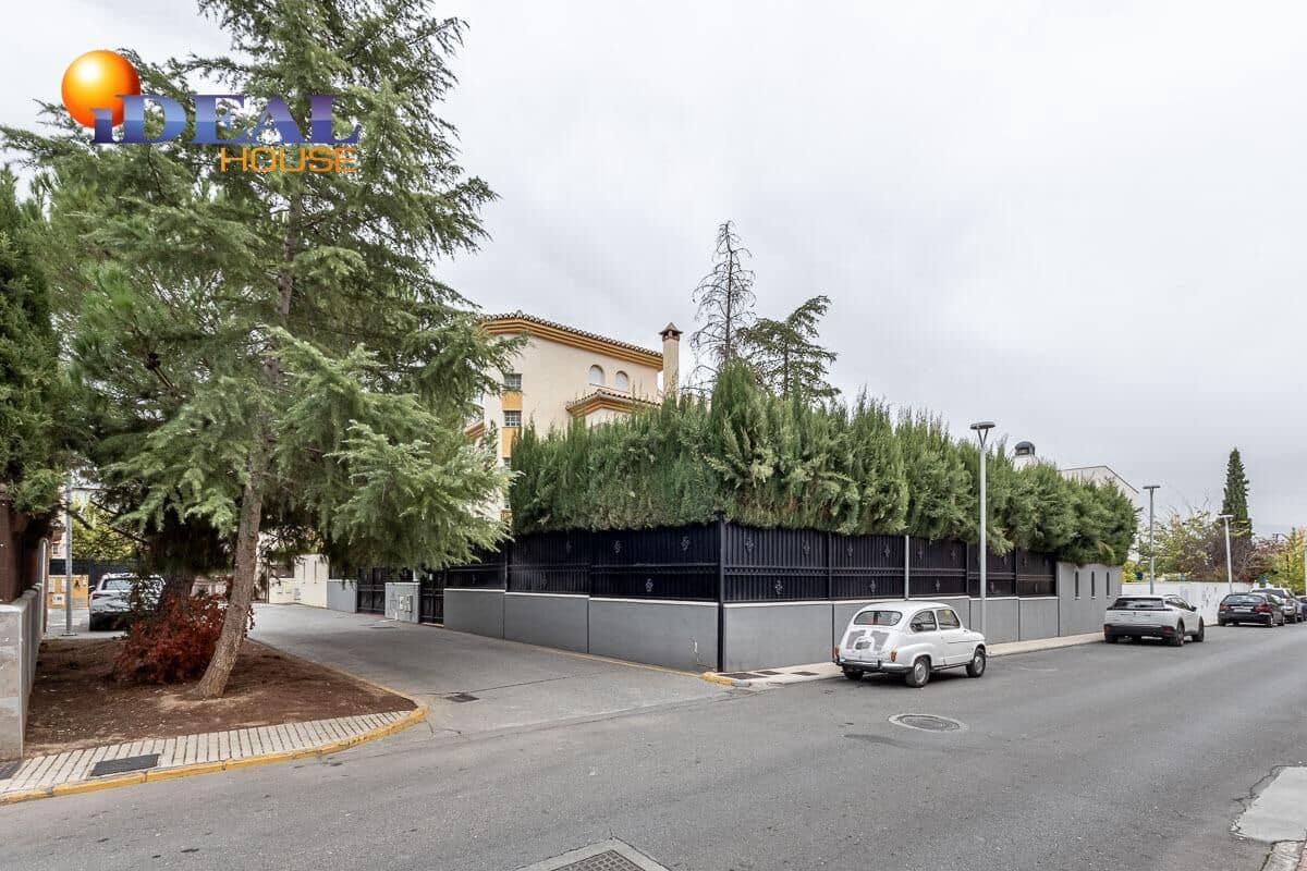 5 bedroom Villa for sale in Peligros with pool garage - € 449,000 (Ref: 9462022)