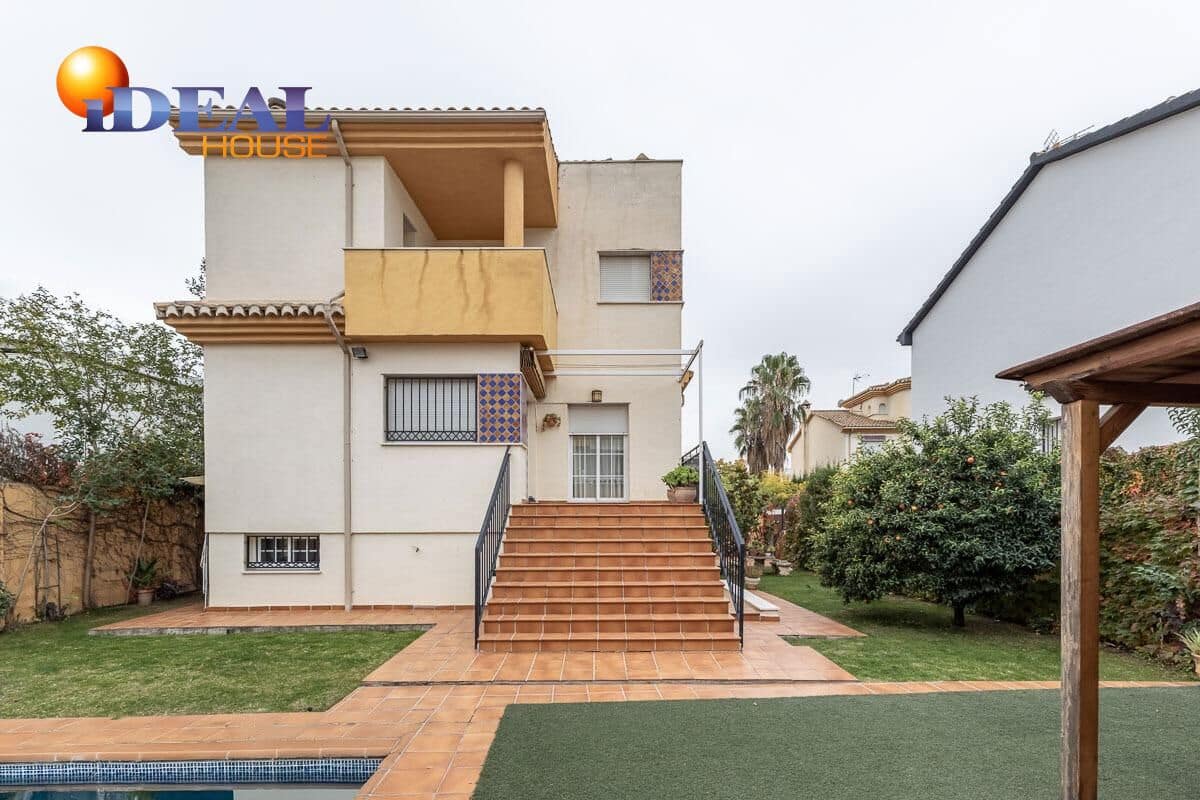 5 bedroom Villa for sale in Peligros with pool garage - € 449,000 (Ref: 9462022)